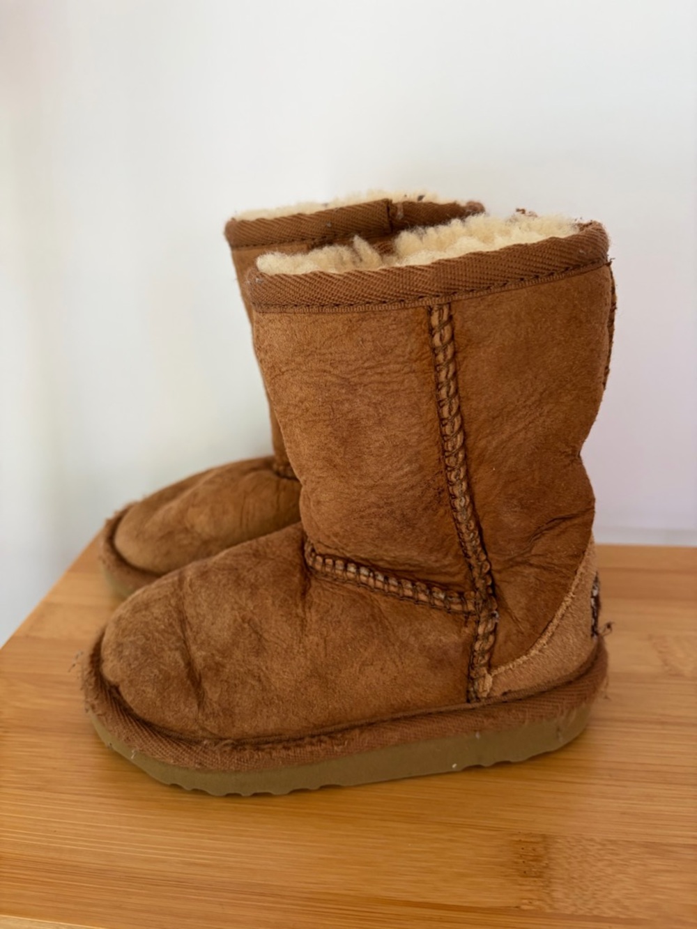 UGGS Kids Cozy Shearling-Lined Winter Boots - Chestnut. Size Baby 7. Unisex.